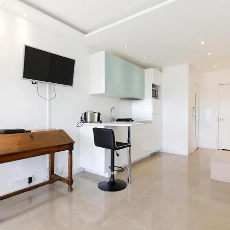 Cannes-vue Esterel-balcon-plage * קאן